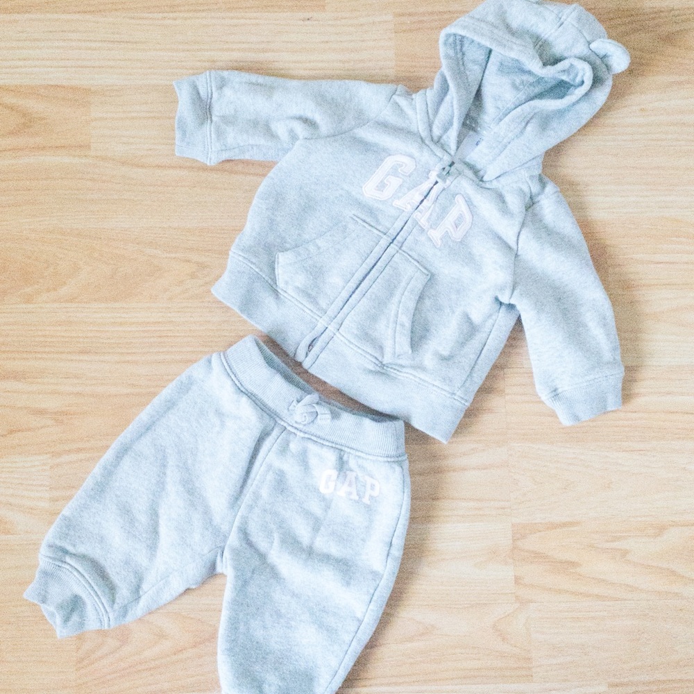 Baby GAP gray w/ white & pink logo 2-piece